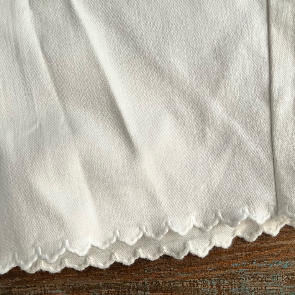 NYDJ Scallop hem Ella shorts 6 PERFECT - Picture 5 of 9